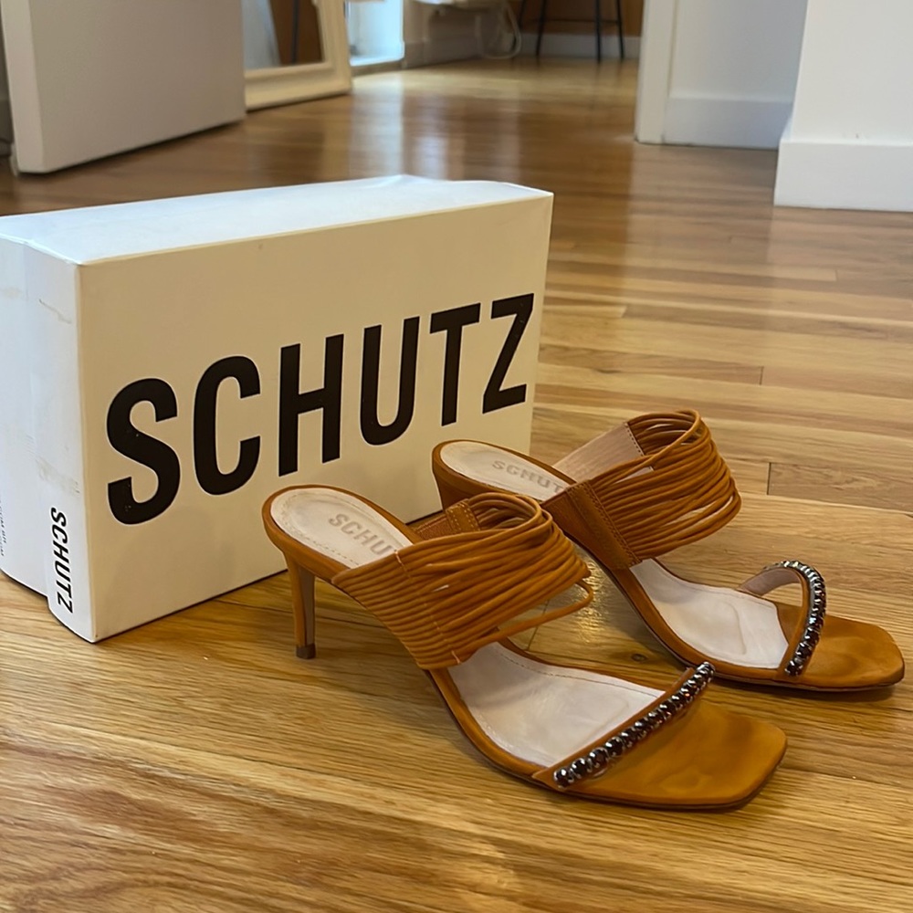 SCHUTZ KATHARINE MULE size 6.5 COLOR: INCA GOLD